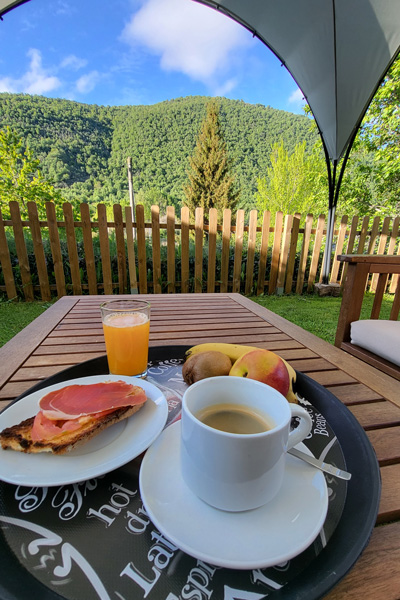 Desayuno en jardín